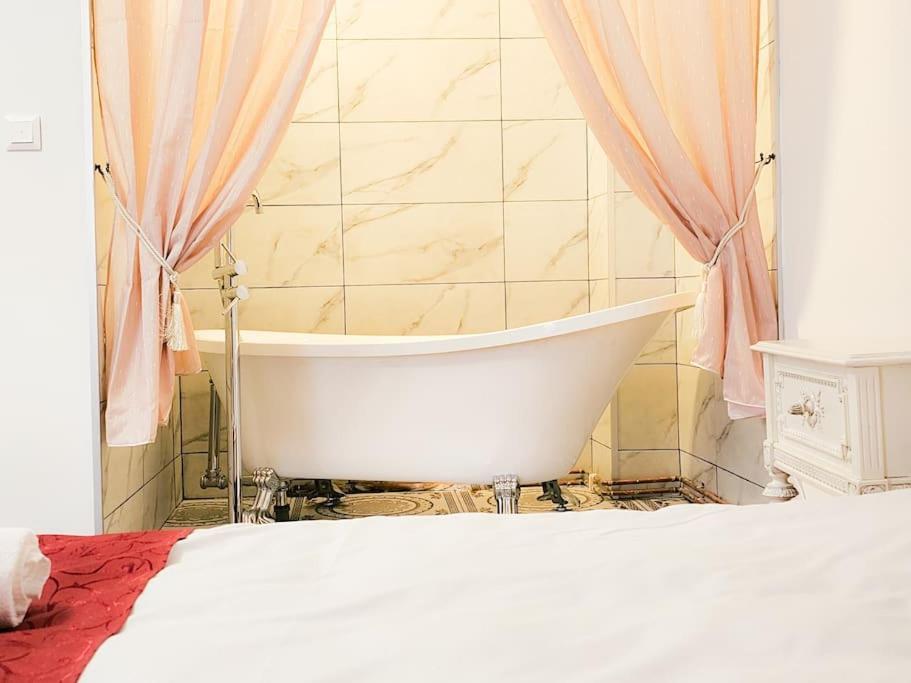 Ludovic Boutique Apartment Brasov Luaran gambar
